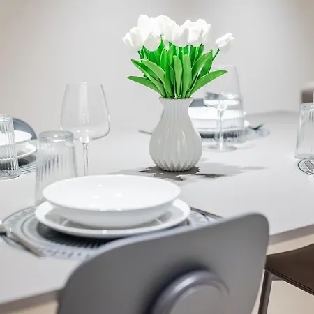 Vittoria Apt Luxury E Design In Duomo Brescia